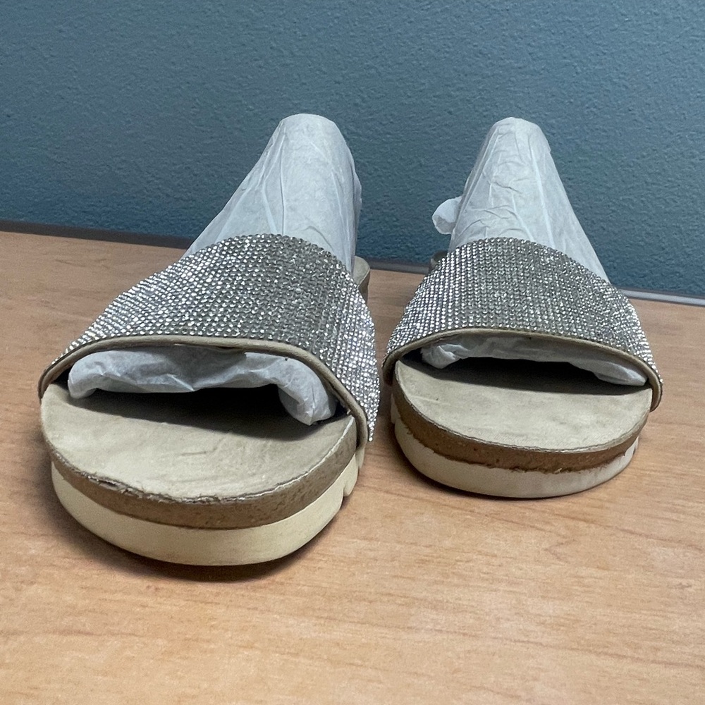 Rhinestone  Embellslide sandals  2 straps  casual to dressy.  VGUC  s. 7 $10 - Picture 2 of 5